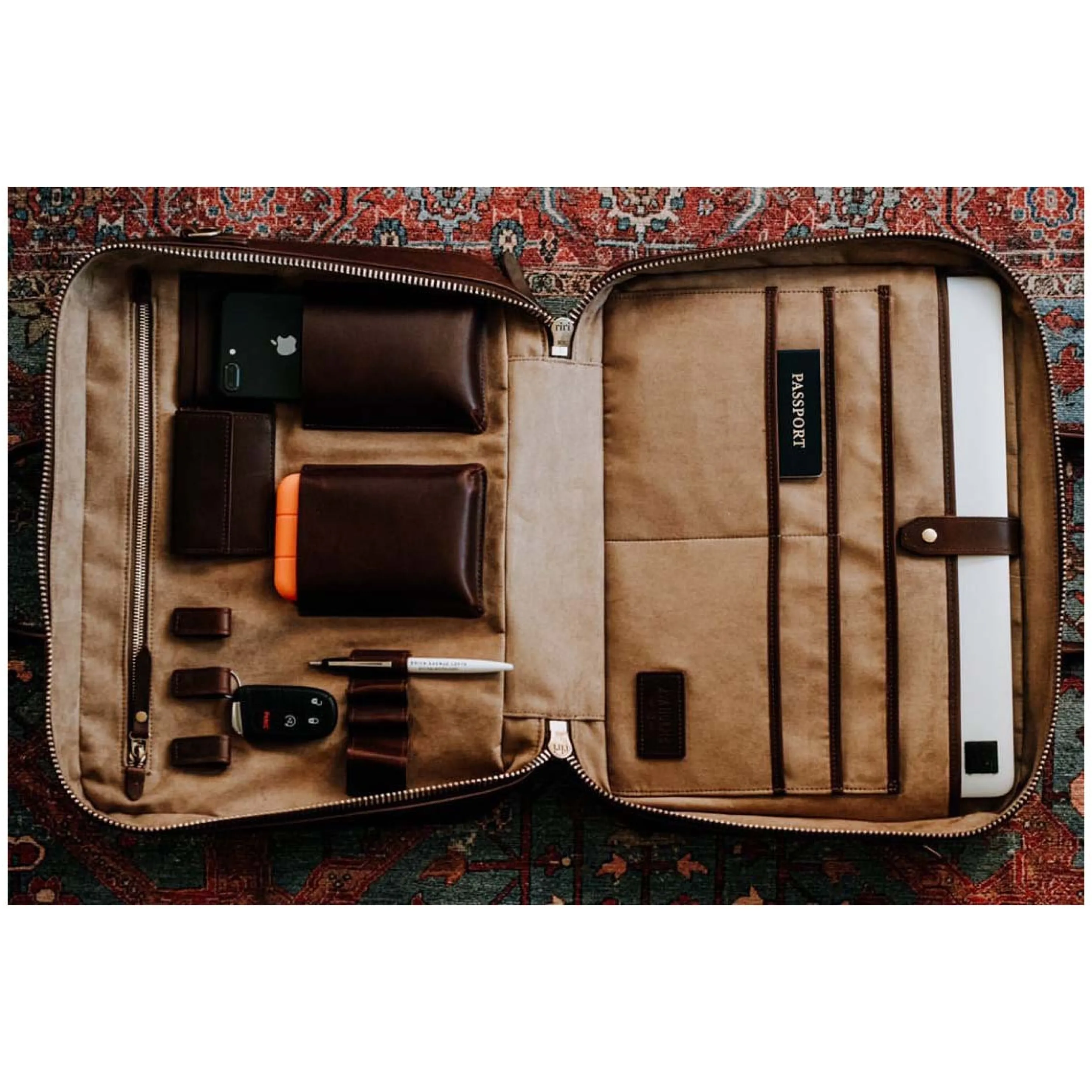 Fashion Editor Briefcase With Trolley Sleeve V1 Briefcases